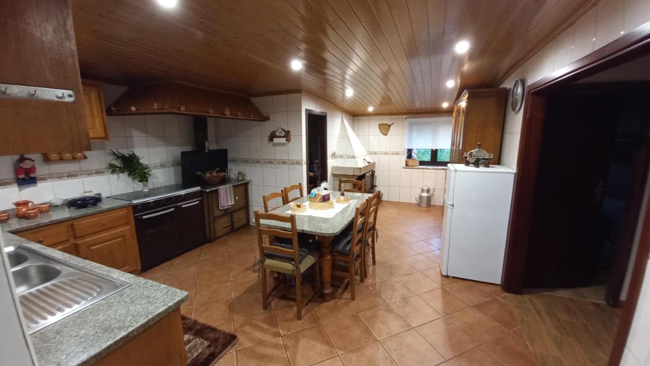 パレーデス・デ・コウラ Casa Da Rosa Porreirasヴィラ エクステリア 写真